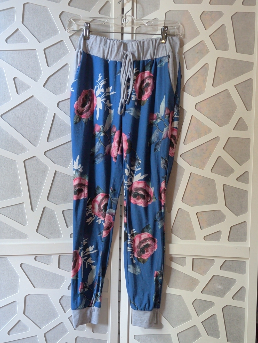Source Unknown Blue Jogger Pants with Pink Floral Print
